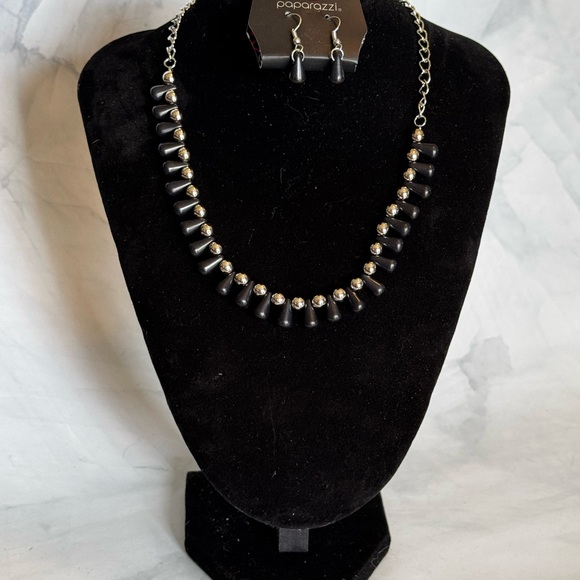 Paparazzi Necklace - Picture 1 of 2